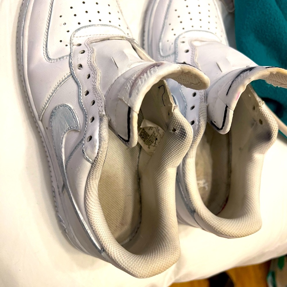 dirty colored on air forces 1 (no laces but the af1 tags included)